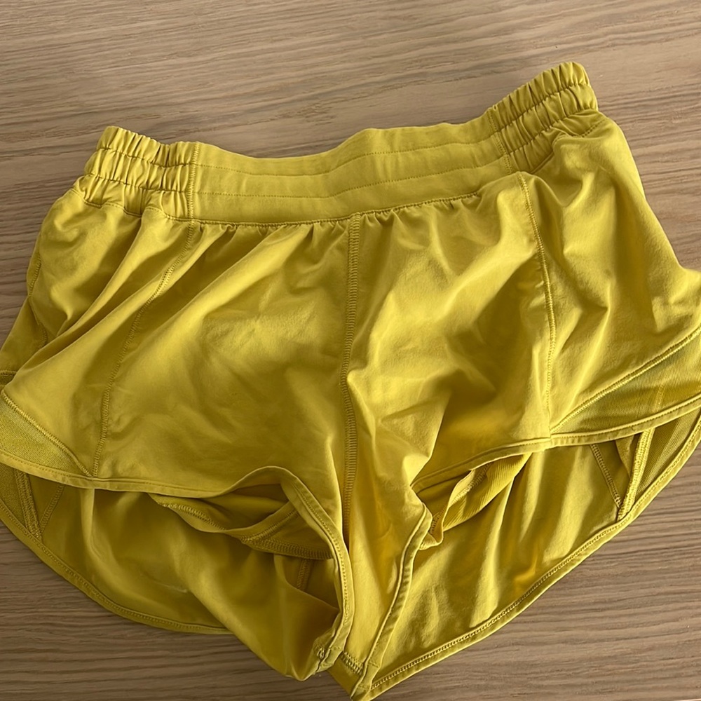 Mustard yellow Hotty Hot 2.5” lululemon shorts.